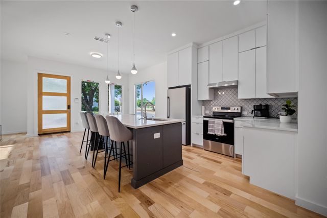 1350 Strickland Street, Dallas, TX 75216