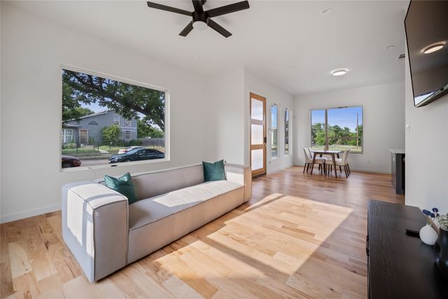 1350 Strickland Street, Dallas, TX 75216