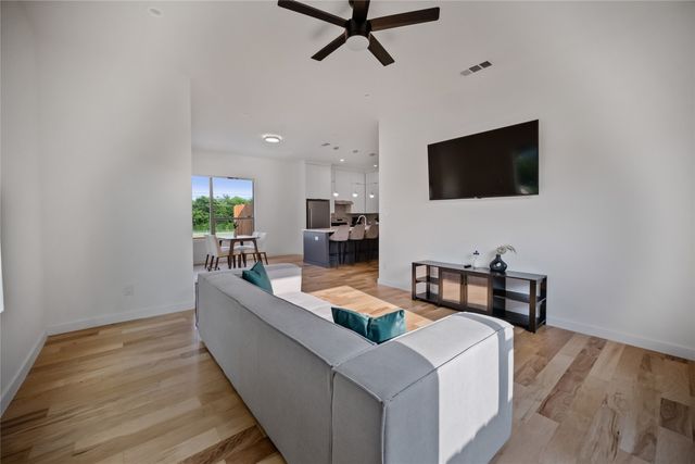 1350 Strickland Street, Dallas, TX 75216