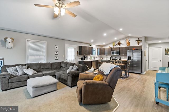 212 STRINE AVE, Martinsburg, WV 25404