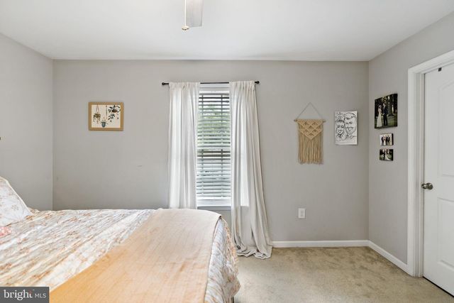 212 STRINE AVE, Martinsburg, WV 25404