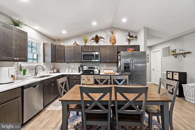 212 STRINE AVE, Martinsburg, WV 25404