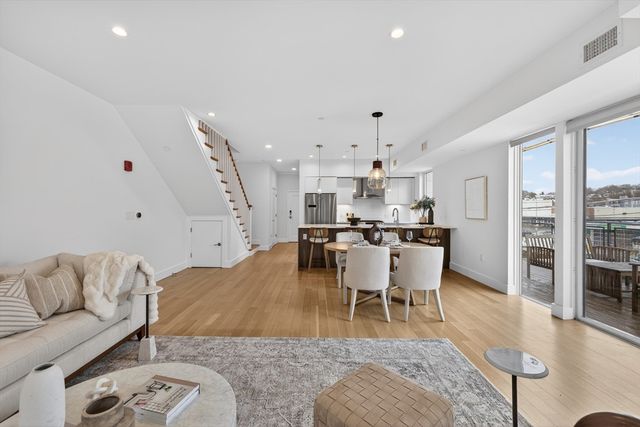 260 Beacon 201, Somerville, MA 02143