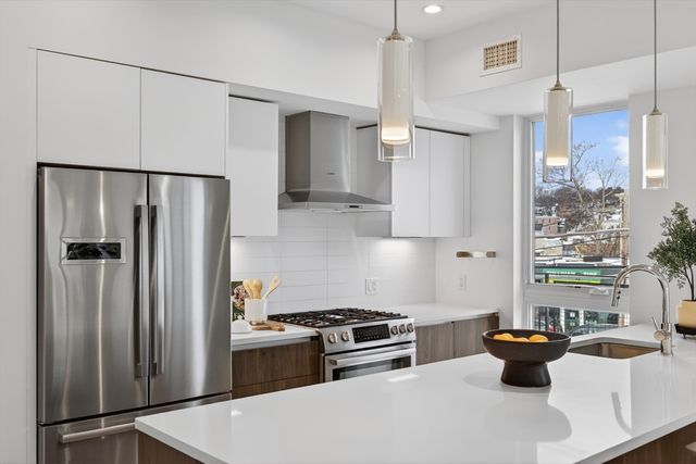 260 Beacon 201, Somerville, MA 02143