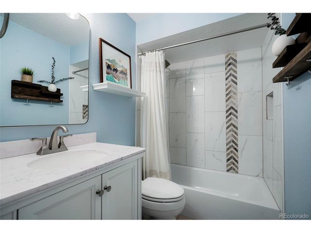 2383 S Holland St, Lakewood, CO 80227