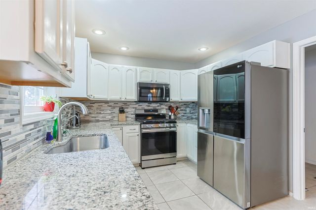 4405 Jade Crossing Drive, South Bend, IN 46628