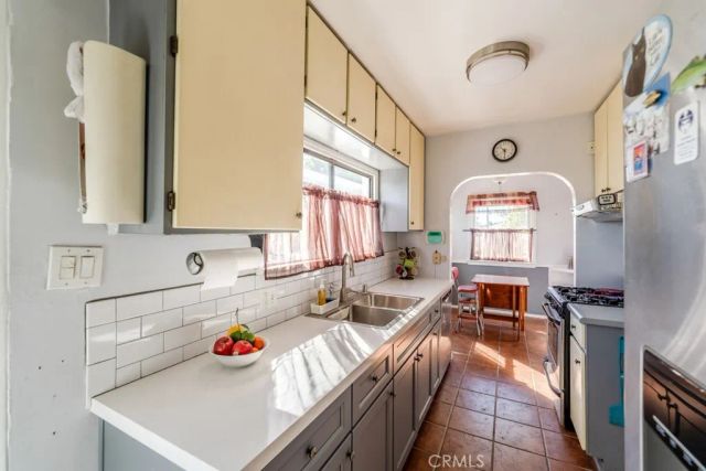 1539 W 94th Place, Los Angeles, CA 90047