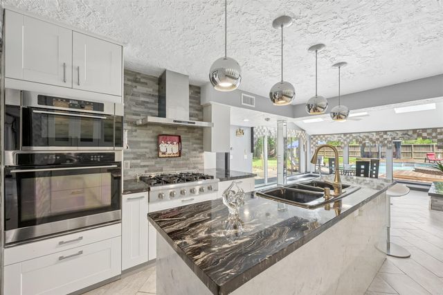 1211 Golden Bear Lane, Kingwood, TX 77339