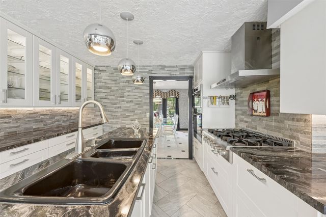 1211 Golden Bear Lane, Kingwood, TX 77339