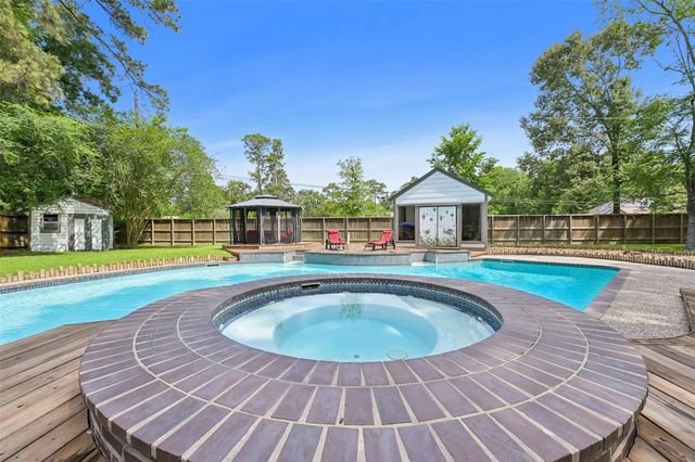 1211 Golden Bear Lane, Kingwood, TX 77339