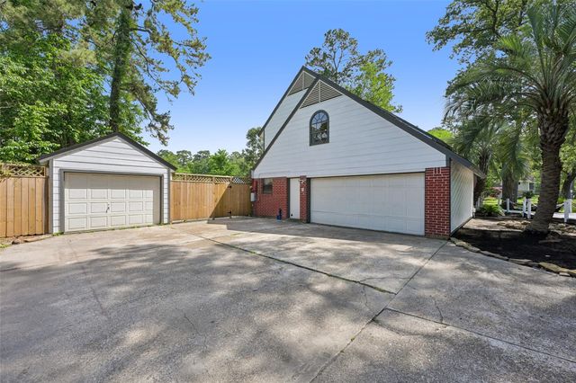 1211 Golden Bear Lane, Kingwood, TX 77339
