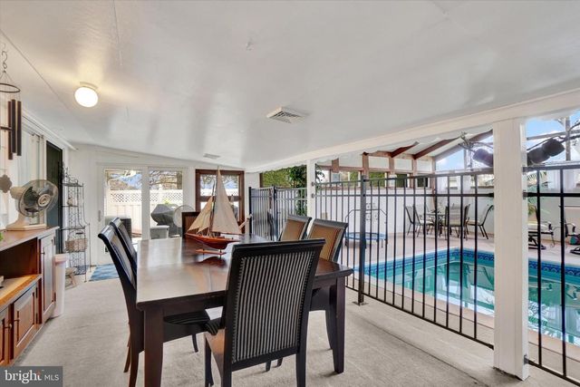 111 DIXIE DR, Red Lion, PA 17356