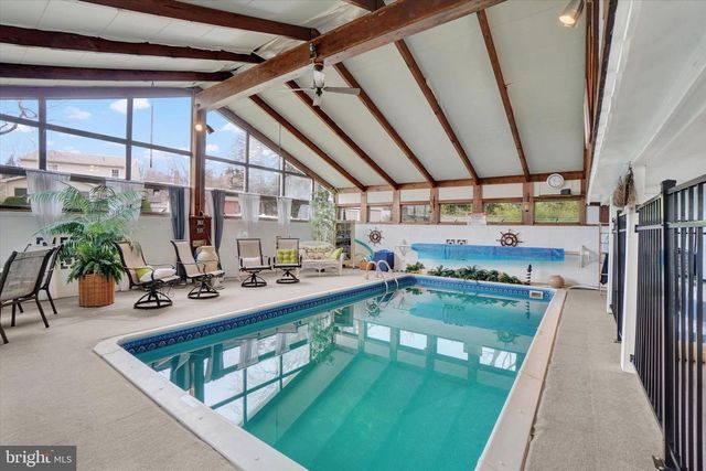 111 DIXIE DR, Red Lion, PA 17356