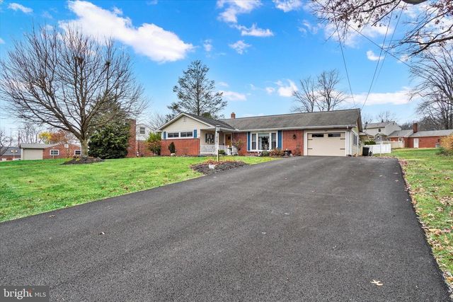 111 DIXIE DR, Red Lion, PA 17356