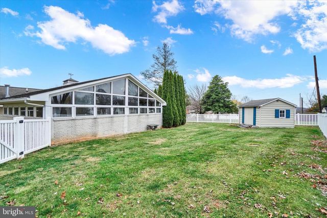 111 DIXIE DR, Red Lion, PA 17356