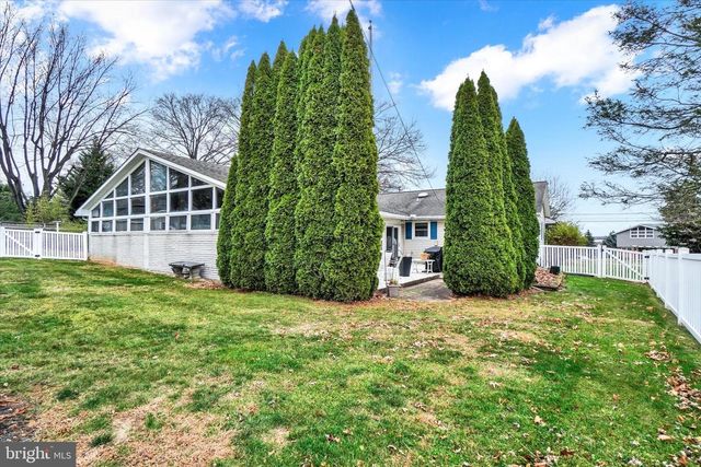 111 DIXIE DR, Red Lion, PA 17356