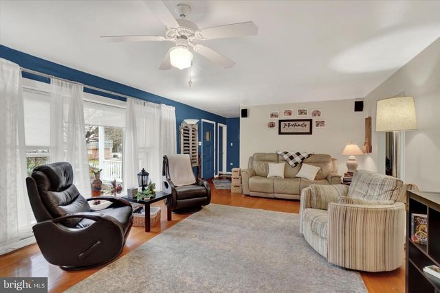 111 DIXIE DR, Red Lion, PA 17356