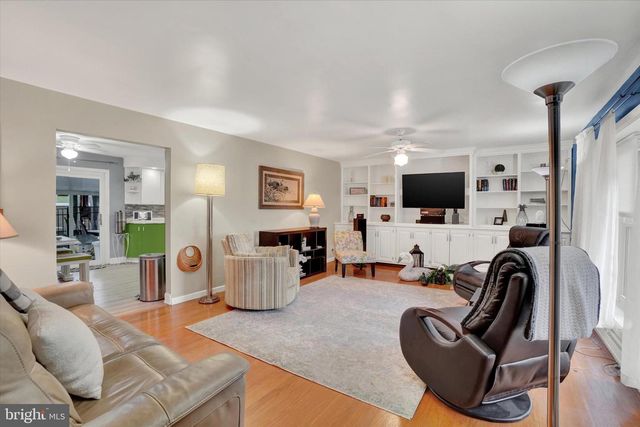 111 DIXIE DR, Red Lion, PA 17356