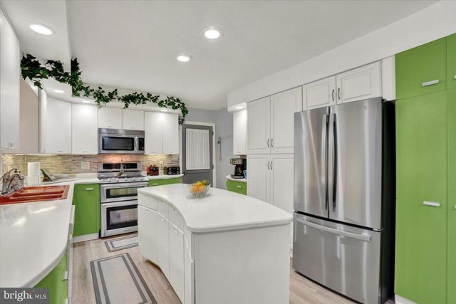 111 DIXIE DR, Red Lion, PA 17356