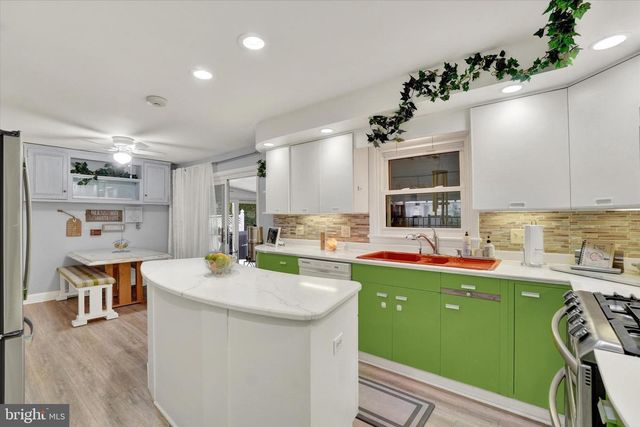 111 DIXIE DR, Red Lion, PA 17356