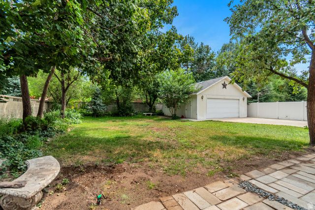 9495 S PINEDALE CIR, Sandy, UT 84092