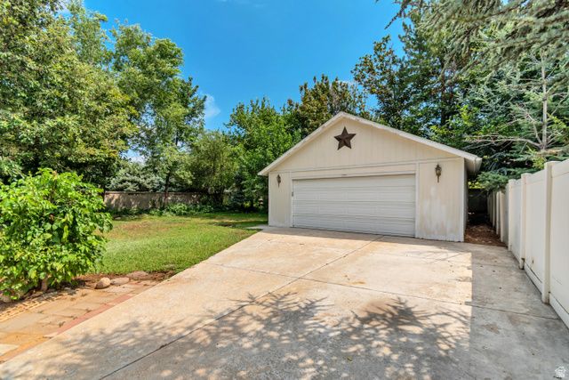 9495 S PINEDALE CIR, Sandy, UT 84092