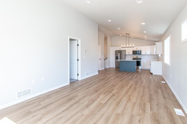6796 Deer Creek Parkway, Horace, ND 58104