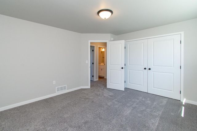 6796 Deer Creek Parkway, Horace, ND 58104