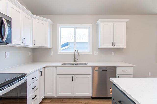 6796 Deer Creek Parkway, Horace, ND 58104