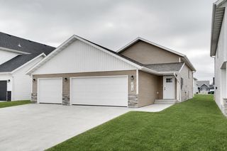 6796 Deer Creek Parkway, Horace, ND 58104