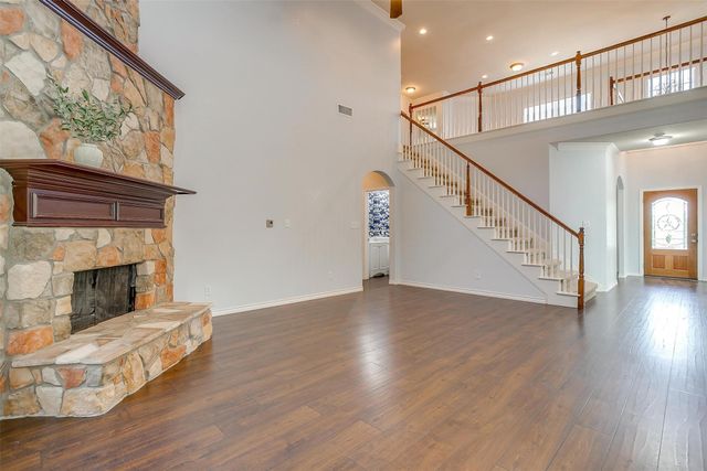 2714 Pinnacle Drive, Burleson, TX 76028