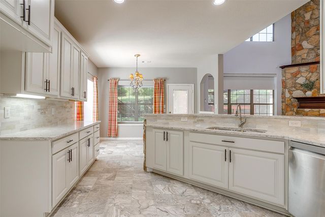 2714 Pinnacle Drive, Burleson, TX 76028