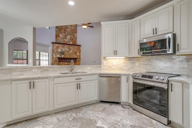 2714 Pinnacle Drive, Burleson, TX 76028