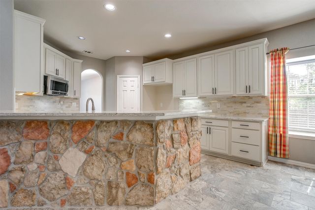 2714 Pinnacle Drive, Burleson, TX 76028