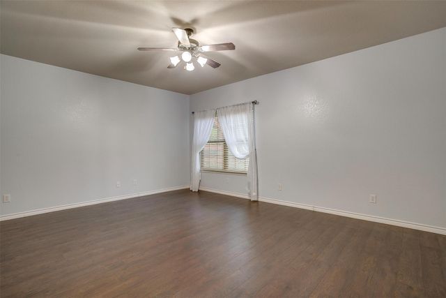 2714 Pinnacle Drive, Burleson, TX 76028