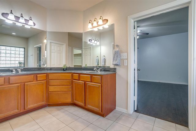2714 Pinnacle Drive, Burleson, TX 76028