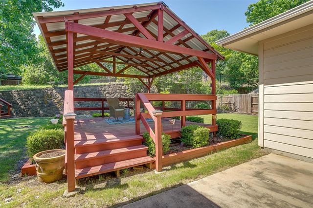 2714 Pinnacle Drive, Burleson, TX 76028