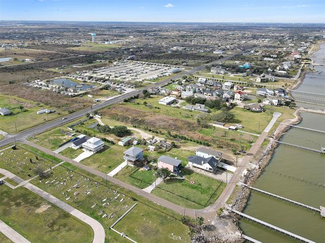 2219 Avenue A, San Leon, TX 77539