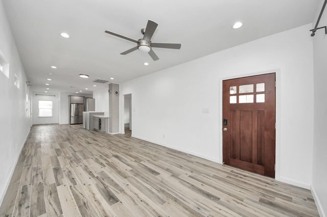 127 Amundsen Street, Houston, TX 77009