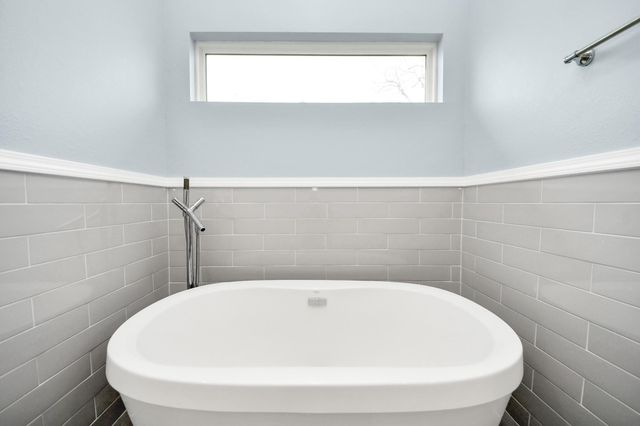 127 Amundsen Street, Houston, TX 77009