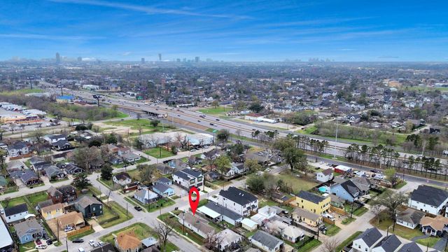 127 Amundsen Street, Houston, TX 77009