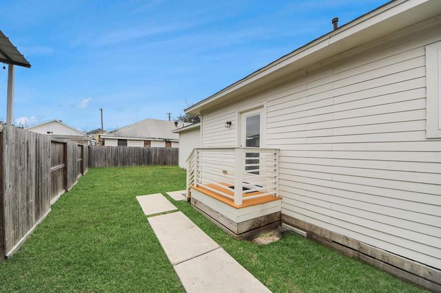 127 Amundsen Street, Houston, TX 77009