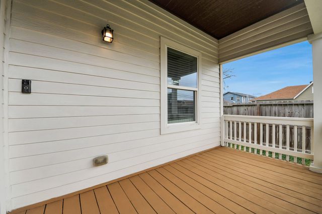 127 Amundsen Street, Houston, TX 77009