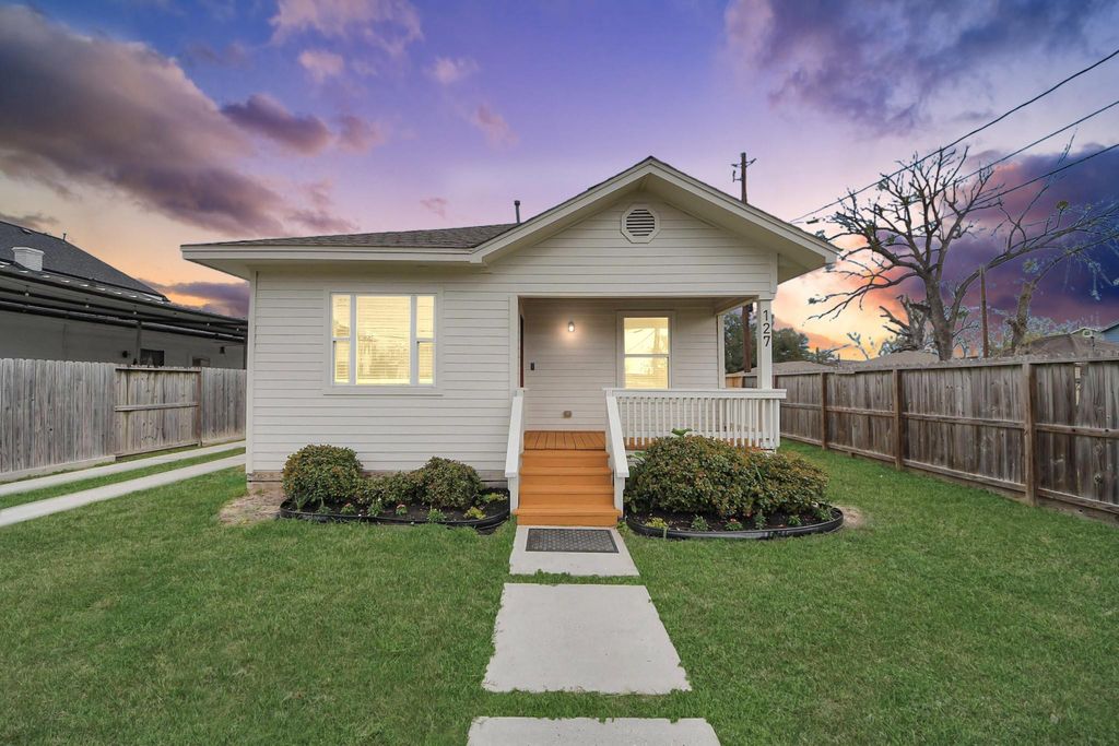 127 Amundsen Street, Houston, TX 77009