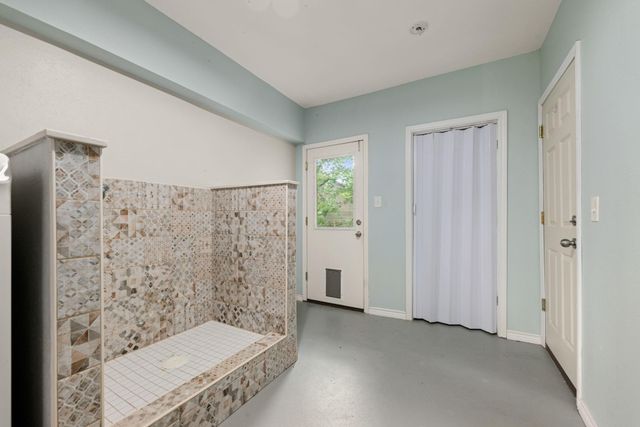 5127 Maple Street, Bellaire, TX 77401