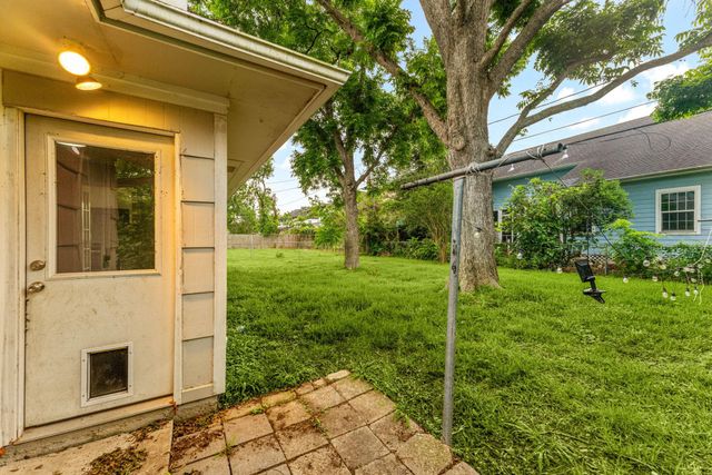 5127 Maple Street, Bellaire, TX 77401