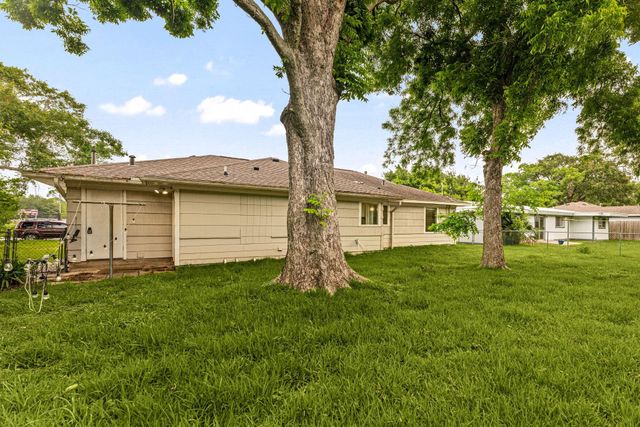 5127 Maple Street, Bellaire, TX 77401
