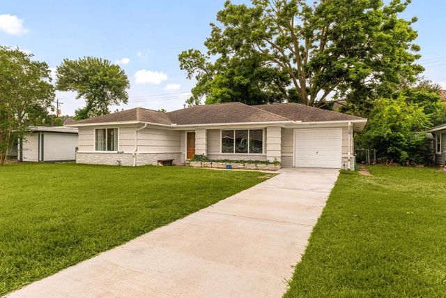 5127 Maple Street, Bellaire, TX 77401