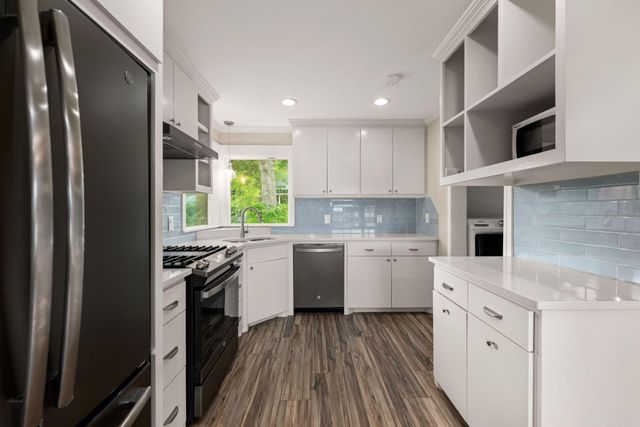 5127 Maple Street, Bellaire, TX 77401
