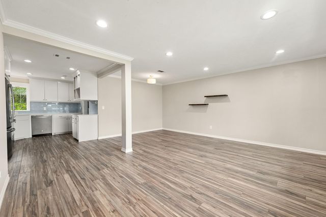 5127 Maple Street, Bellaire, TX 77401